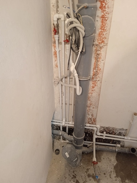 Прокладка полипропиленовых труб в новостройке ЖК Балтийский