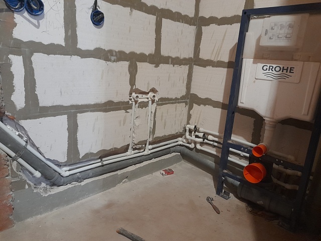 Установка, обвязка инсталляции, прокладка водопровода, канализации в штробе